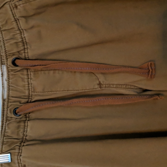 HOLLISTER - Picture 2 of 5